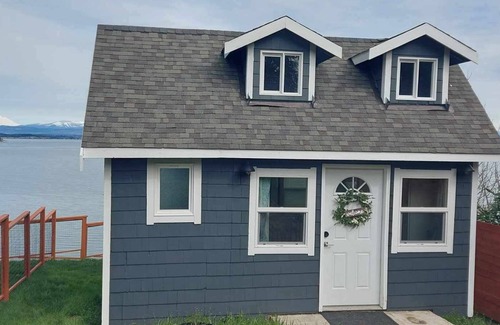 Camano Island Apartamento | Cozy Cove: tiny home with an amazing view!