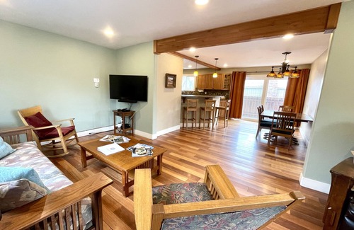 River West Cabina | Cozy Craftsman in awesome location