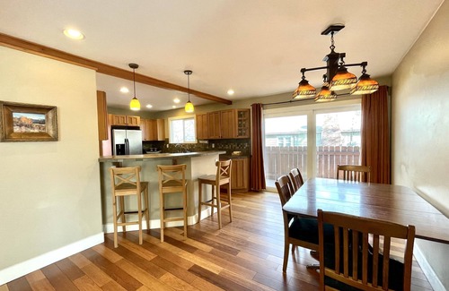 River West Cabina | Cozy Craftsman in awesome location
