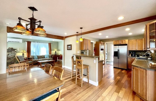River West Cabina | Cozy Craftsman in awesome location