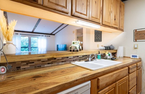 Tuckasegee Casa | Cozy Creek Cottage in Cullowhee/Pet friendly. Continues sounds of the stream.
