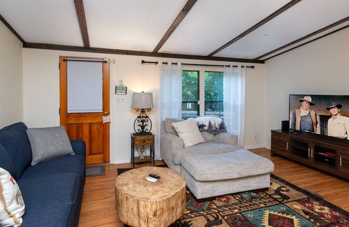 Tuckasegee Casa | Cozy Creek Cottage in Cullowhee/Pet friendly. Continues sounds of the stream.
