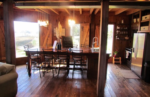 Litchfield by the Sea Casa | Cozy Creek Front Retreat