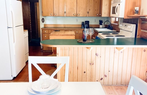 Darby Cabina | Cozy Creek Log Cabin - 2 Br 1 Ba with seasonal creek, fruit trees and wildlife