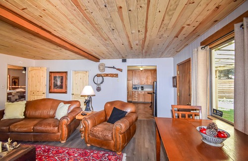 Cascade-Chipita Park Cabaña | Cozy, creekside cottage in the foothills of Pikes Peak