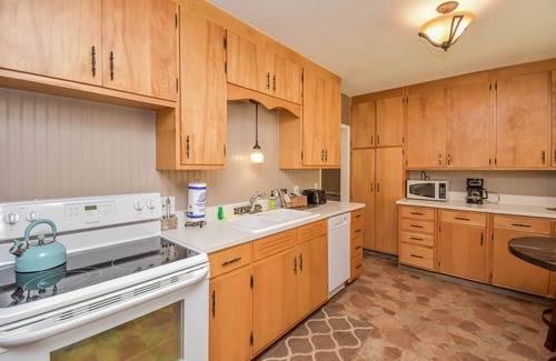 Cascade-Chipita Park Cabaña | Cozy, creekside cottage in the foothills of Pikes Peak