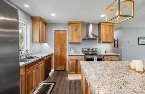 Rimrock Casa | Cozy Creekside Cabin