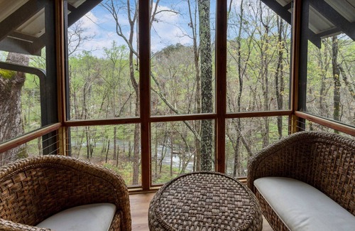 Tate Cabaña | Cozy, creekside cottage in beautiful Dawsonville