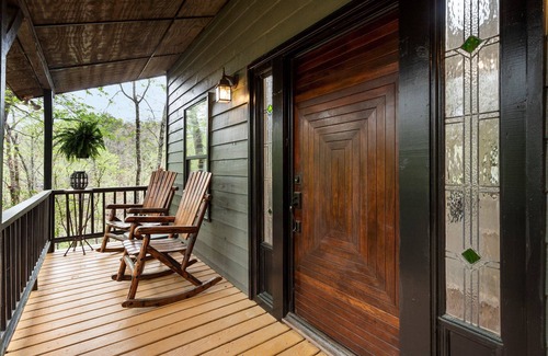Tate Cabaña | Cozy, creekside cottage in beautiful Dawsonville