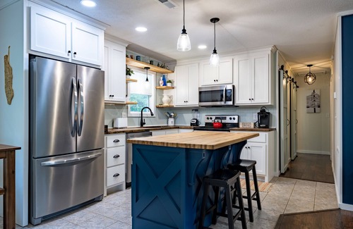 Upper Peachtree Cabaña | Cozy Creekside Cottage near Folk School, Murphy, and Hayesville