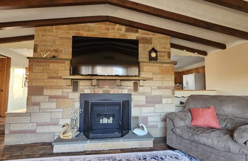Huntingdon Casa | Cozy Creekside Retreat – Near Raystown Lake!