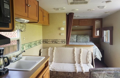 Kemblesville Casa | Cozy creekside retreat nestled in the SEPA wine region.
