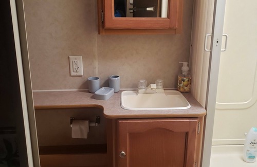 Kemblesville Casa | Cozy creekside retreat nestled in the SEPA wine region.