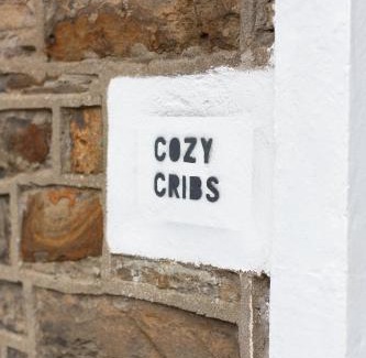 Trecynon Casa | Cozy Cribs near Zipworld, Dare Valley Bike Park, Pen-y-fan & Four Waterfalls Walk