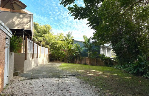 Currumbin Casa | Cozy Currumbin Beach Shack - Pet Friendly