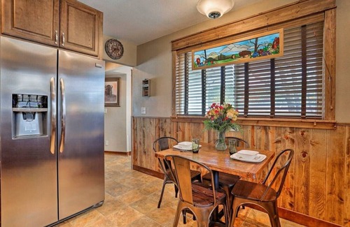 Custer Casa | Cozy Custer Cottage w Deck: Walk to Shops & Food!