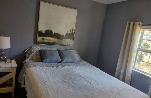 Longview Casa | Cozy, Cute home, minutes from Everything!
