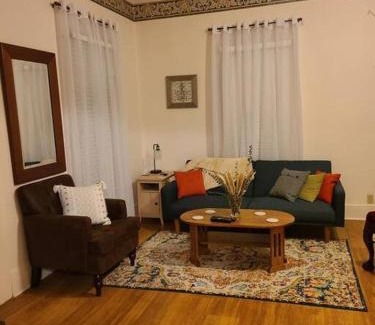 Ozark Apartamento | Cozy, Cute, Private Ozark Suite 5 Mins to Hospital
