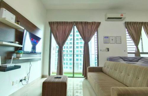 Cyberjaya Apartamento | Cozy Cybersquare Ensuite with Pool View #CS1