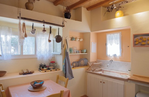 Parasporos Cabaña | Cozy Cycladic Cottage | Steps From the Beach & Close to Town.
