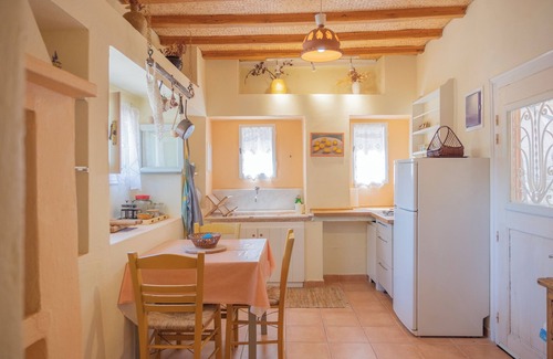 Parasporos Cabaña | Cozy Cycladic Cottage | Steps From the Beach & Close to Town.