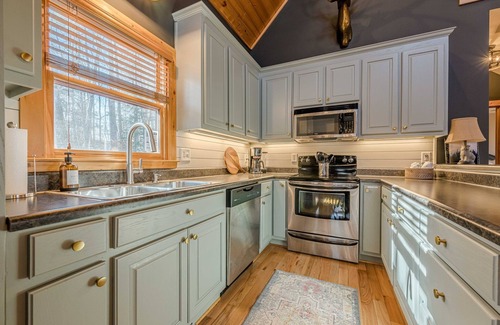Dahlonega Casa | Cozy Dahlonega Cabin w/ Hot Tub