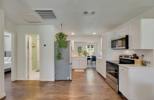 Oak Cliff Casa | Cozy Dallas Spot - Minutes from Downtown and Bishops Arts!