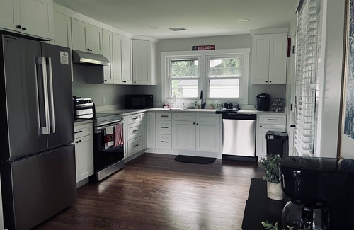 Athens Casa | Cozy Dawg retreat in Athens. Newly renovated 3/2 home.