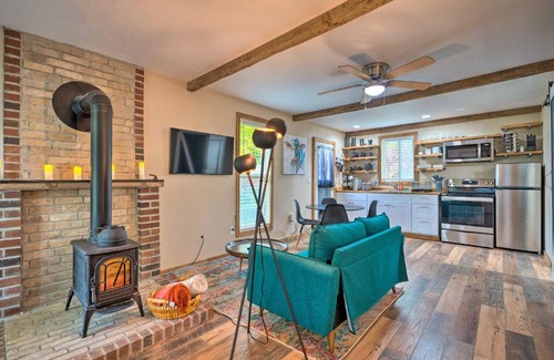 Dayton Apartamento | Cozy Dayton Cottage with Yard Walk to Main Street!