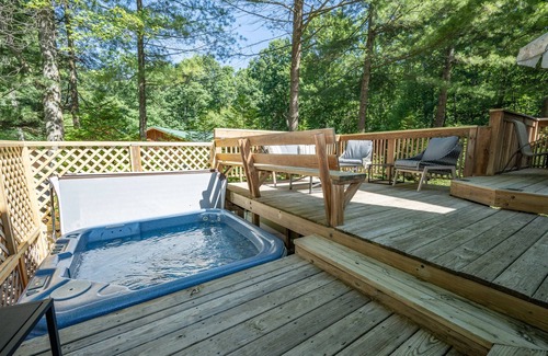 North Glade Hills Casa | Cozy DCL Cabin with Hot Tub Firepit & Dock Slip