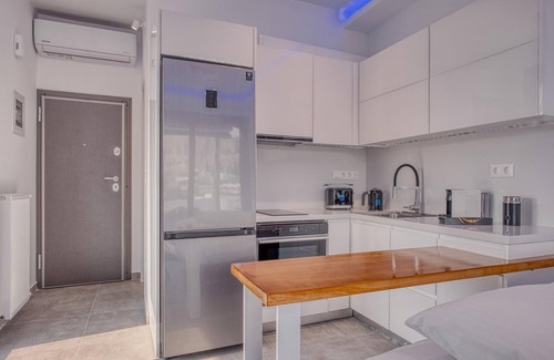 Makrigianni Apartamento | Cozy Deck Roof Apt at the Foothills of Acropolis