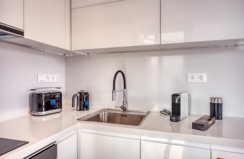 Makrigianni Apartamento | Cozy Deck Roof Apt at the Foothills of Acropolis
