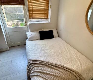 Homerton Cama Y Desayuno | cozy delux bedroom in the heart of London