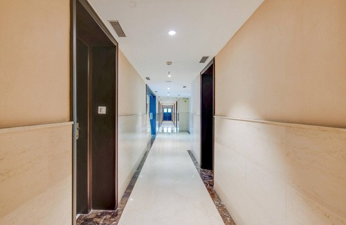 Palasia Casa | Cozy Deluxe Room at Chappan Market Indore