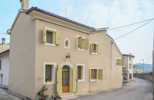 Illasi Casa | Cozy deluxe room for 4 people with private bathroom