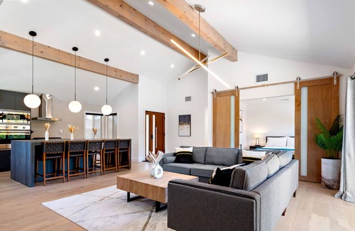 Fountain Valley Villa | Cozy Designer Villa in Heart of OC