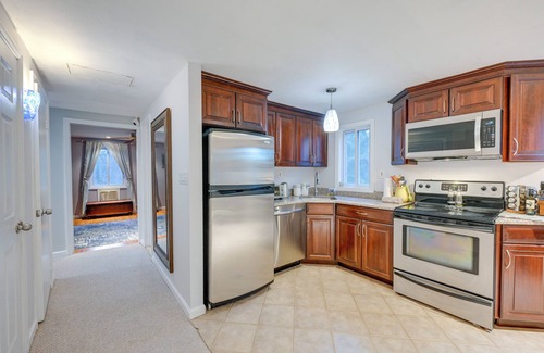 Dix Hills Apartamento | Cozy Dix Hills Apt w/ Deck ~ 7 Mi to Beach!