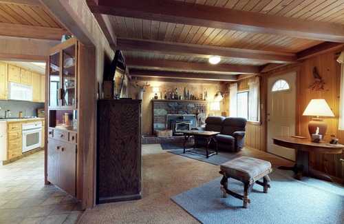 West Village Casa | Cabina acogedora y acogedora para perros a minutos de Shaver Lake, pueblo cercano, y más.