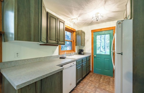 Sunday River Area Cabina | Cozy Dog Friendly Cabin 8 Miles to Sunday River