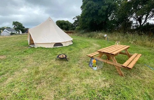 Dwyran Cabina | Cozy Dog Friendly Hot Tent With Log Burner & Logs
