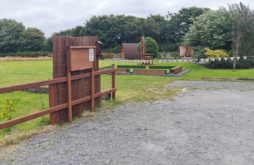 Dwyran Cabina | Cozy Dog Friendly Hot Tent With Log Burner & Logs