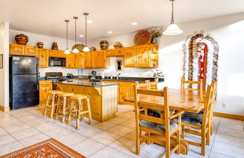 South Fork Casa | Cozy Dog-Friendly Retreat w/Gas Fireplace, W/D, Furnished Patio