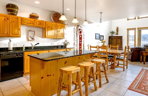 South Fork Casa | Cozy Dog-Friendly Retreat w/Gas Fireplace, W/D, Furnished Patio
