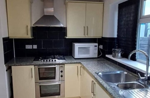 Wolverhampton Casa | Cozy double bedroom