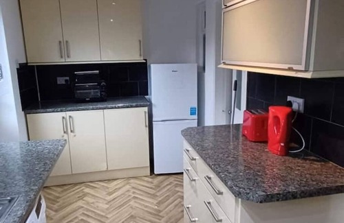 Wolverhampton Casa | Cozy double bedroom