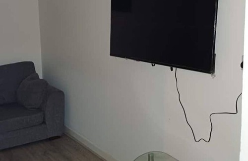 Wolverhampton Casa | Cozy double bedroom