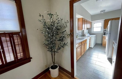 Great Bend Casa | Cozy Double King Suite Bungalow with free WiFi