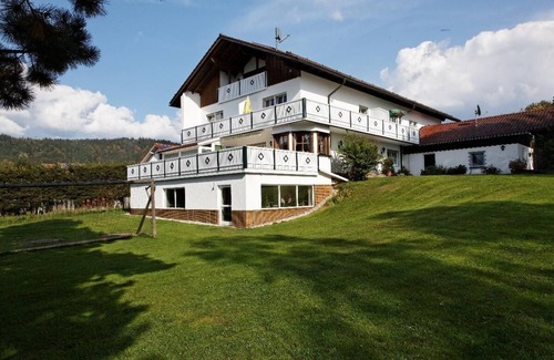 Rinchnach Apartamento | Cozy double room (25 sqm) for 2 persons with small fridge