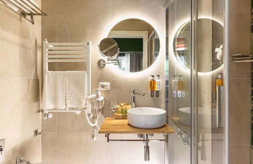 Tuscolano Apartamento | Cozy Double Room in Elegant Apartment near Colli Albani