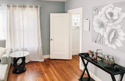 South Central Houston Villa | COZY DOWNTOWN 2 BDRM HOME NEAR TURKEY LEG HUT!!!